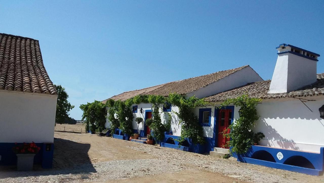 Lodge Monte Do Sobral Alcacovas Exterior photo