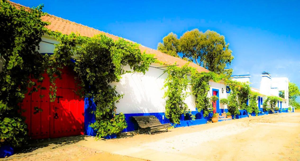 Lodge Monte Do Sobral Alcacovas Exterior photo