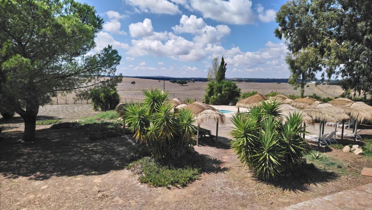 Lodge Monte Do Sobral Alcacovas Exterior photo