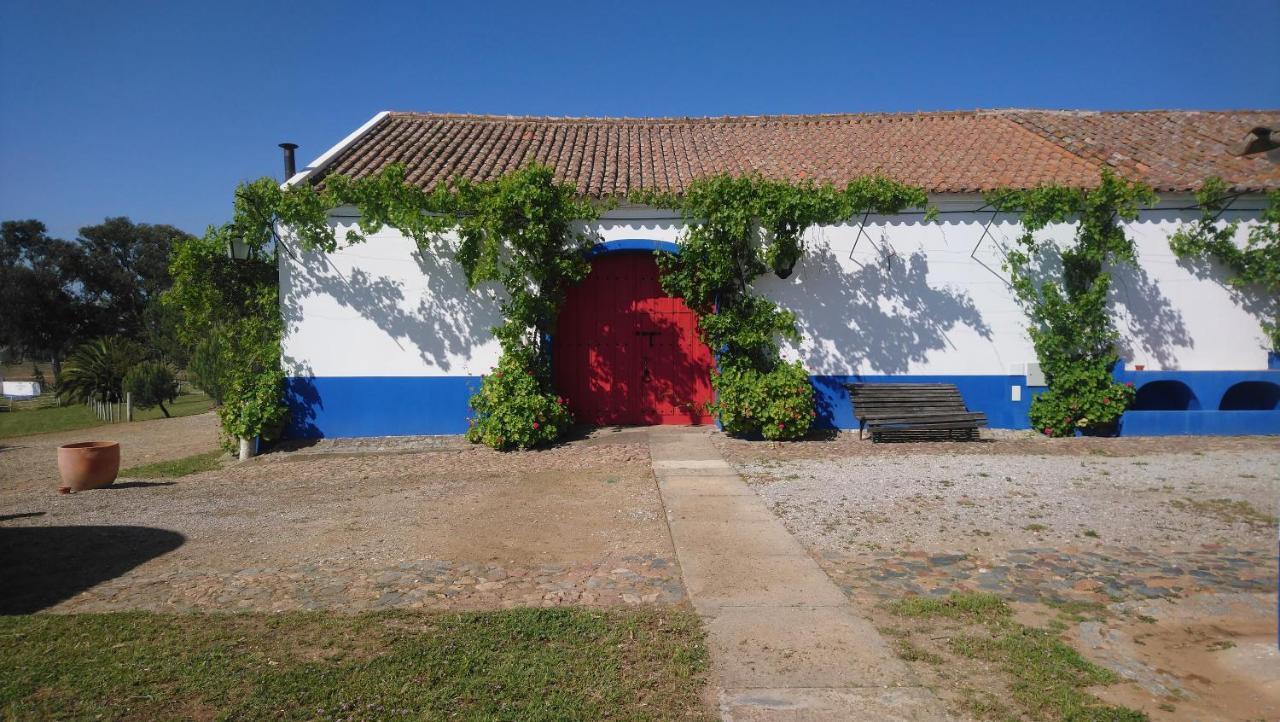 Lodge Monte Do Sobral Alcacovas Exterior photo