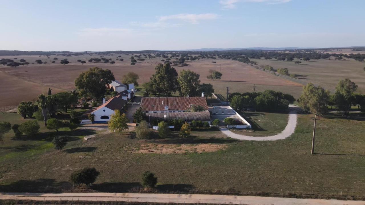 Lodge Monte Do Sobral Alcacovas Exterior photo