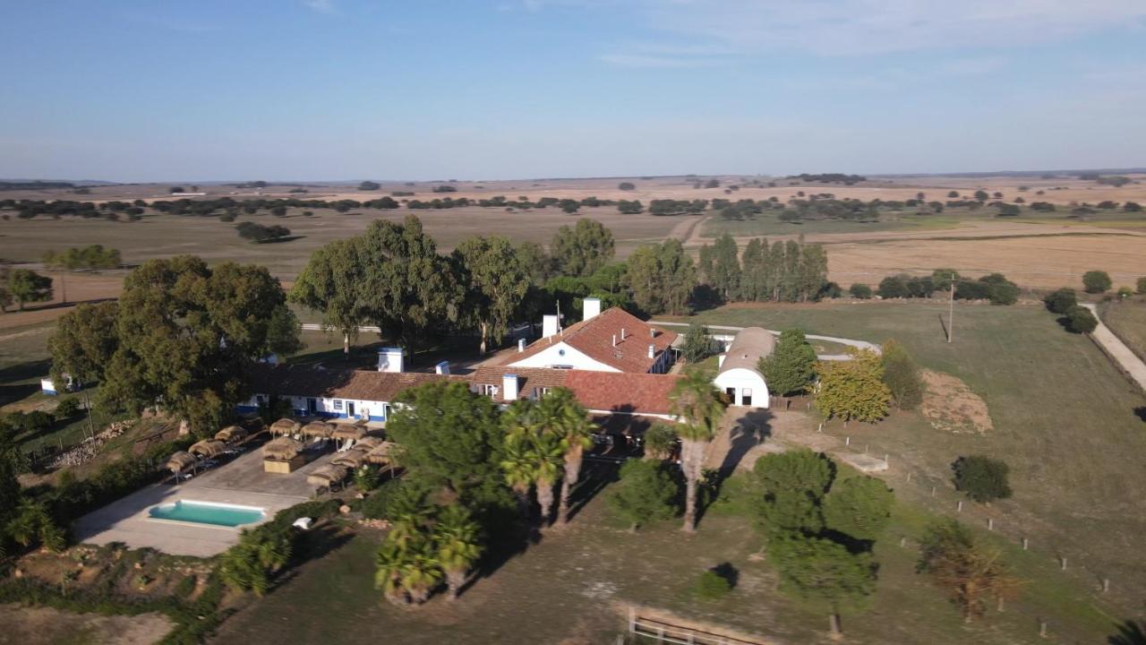 Lodge Monte Do Sobral Alcacovas Exterior photo
